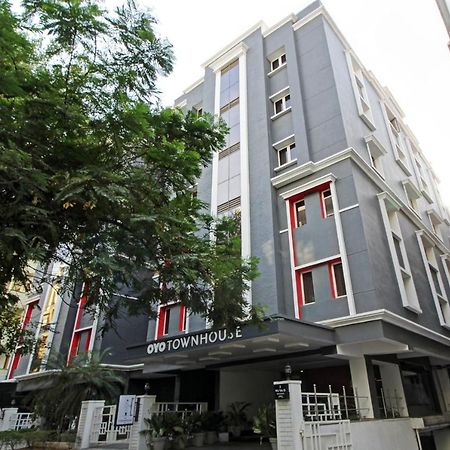 Oyo Townhouse 9 Hitech City Hyderabad Bagian luar foto