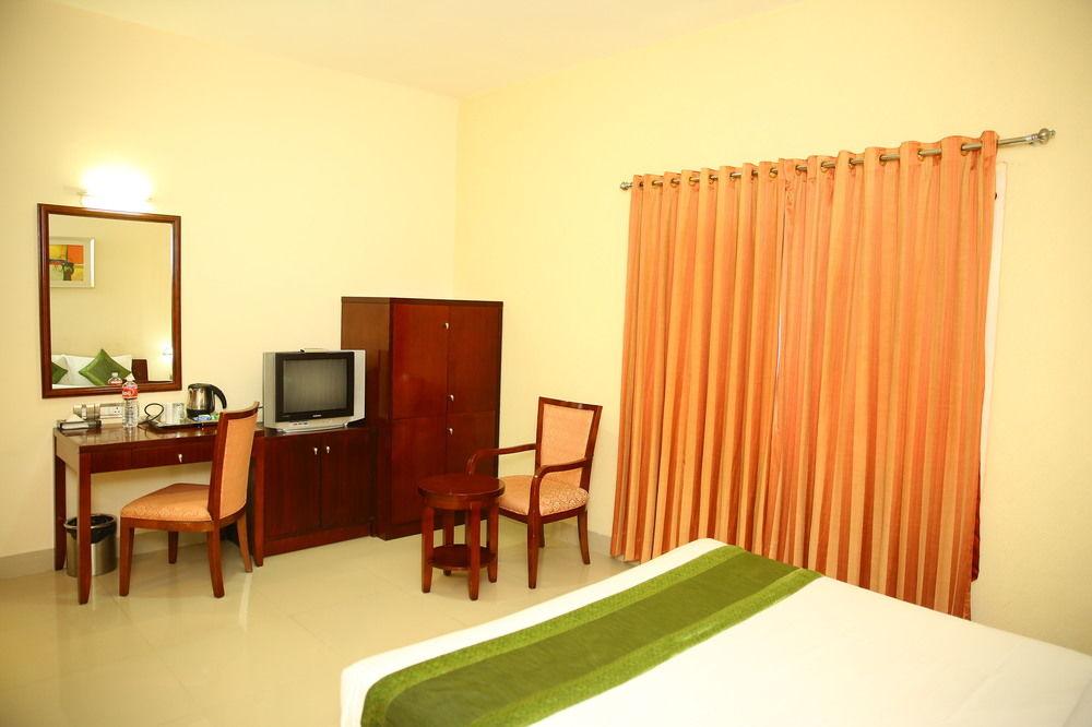 Oyo Townhouse 9 Hitech City Hyderabad Bagian luar foto