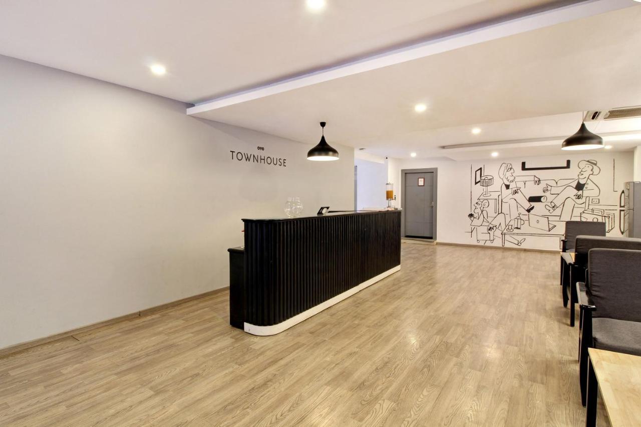 Oyo Townhouse 9 Hitech City Hyderabad Bagian luar foto