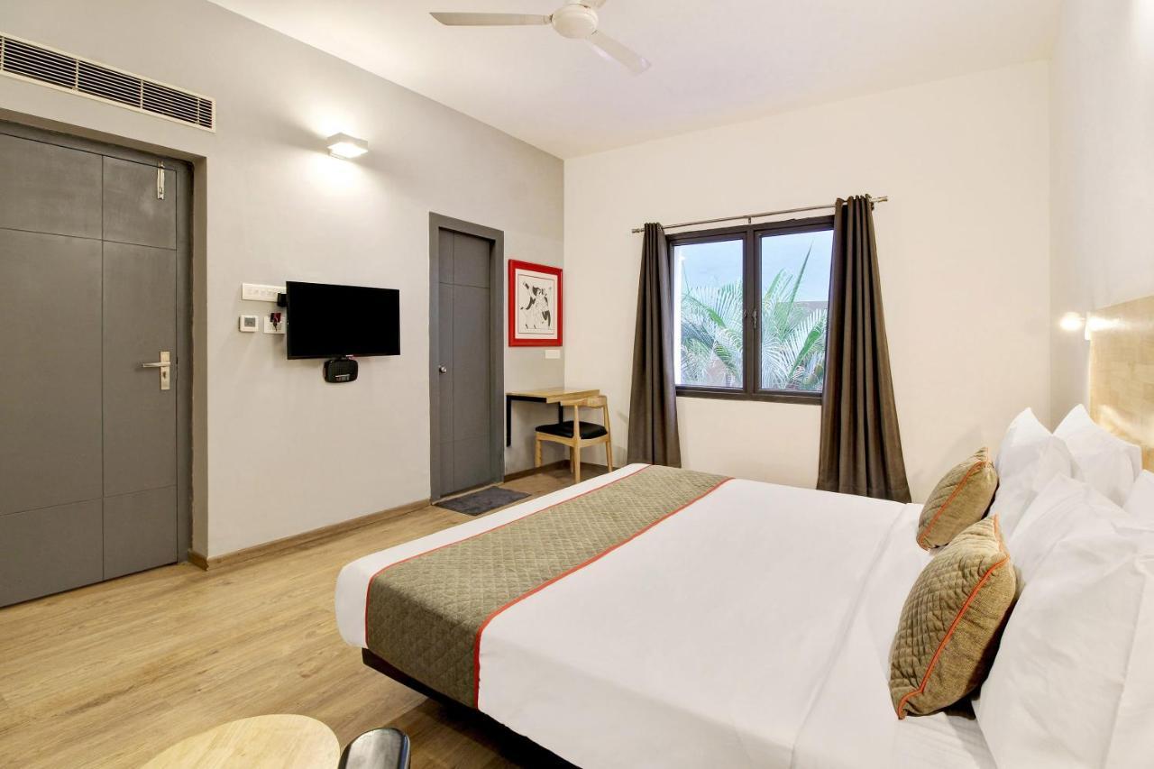 Oyo Townhouse 9 Hitech City Hyderabad Bagian luar foto