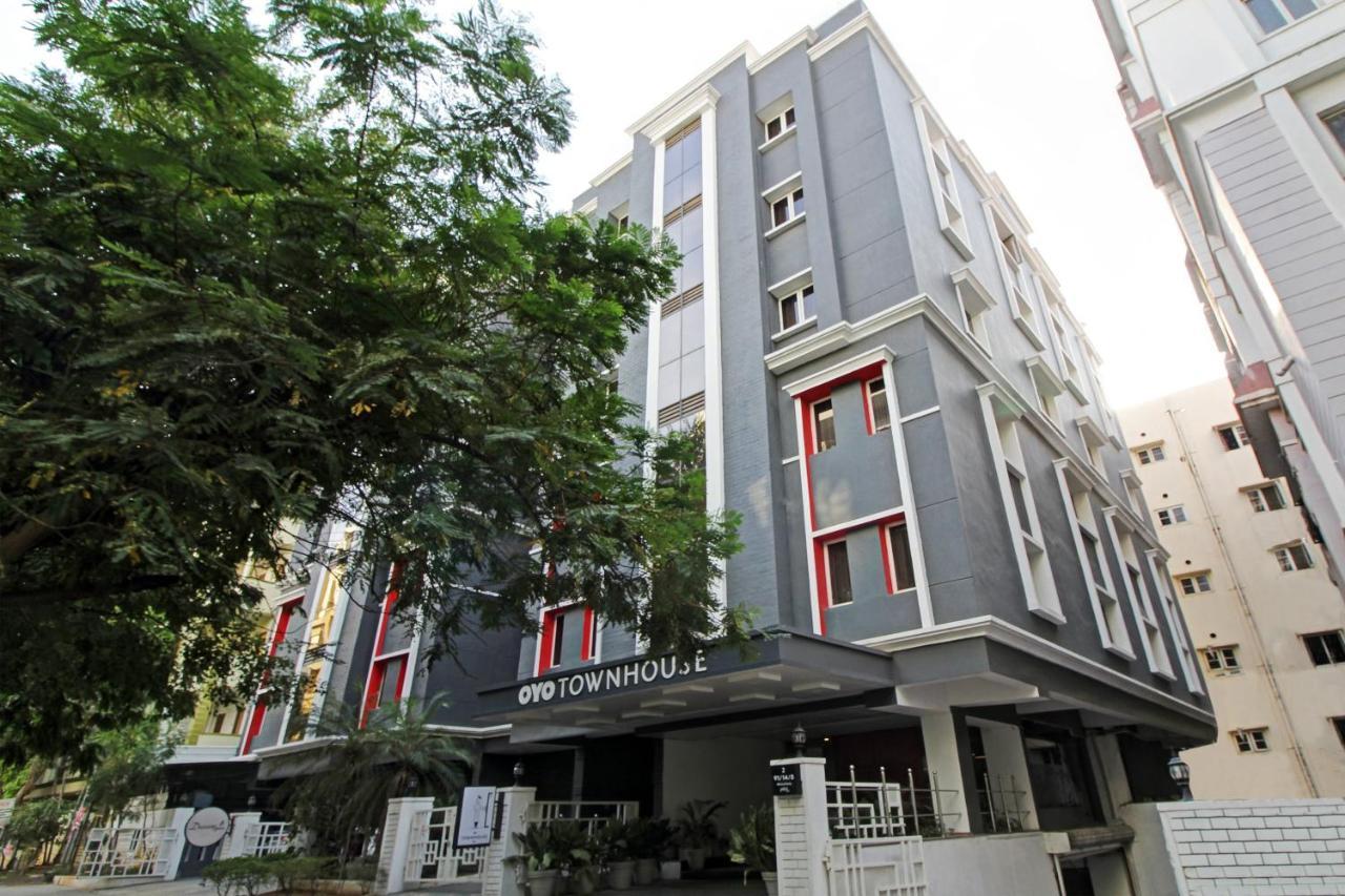 Oyo Townhouse 9 Hitech City Hyderabad Bagian luar foto