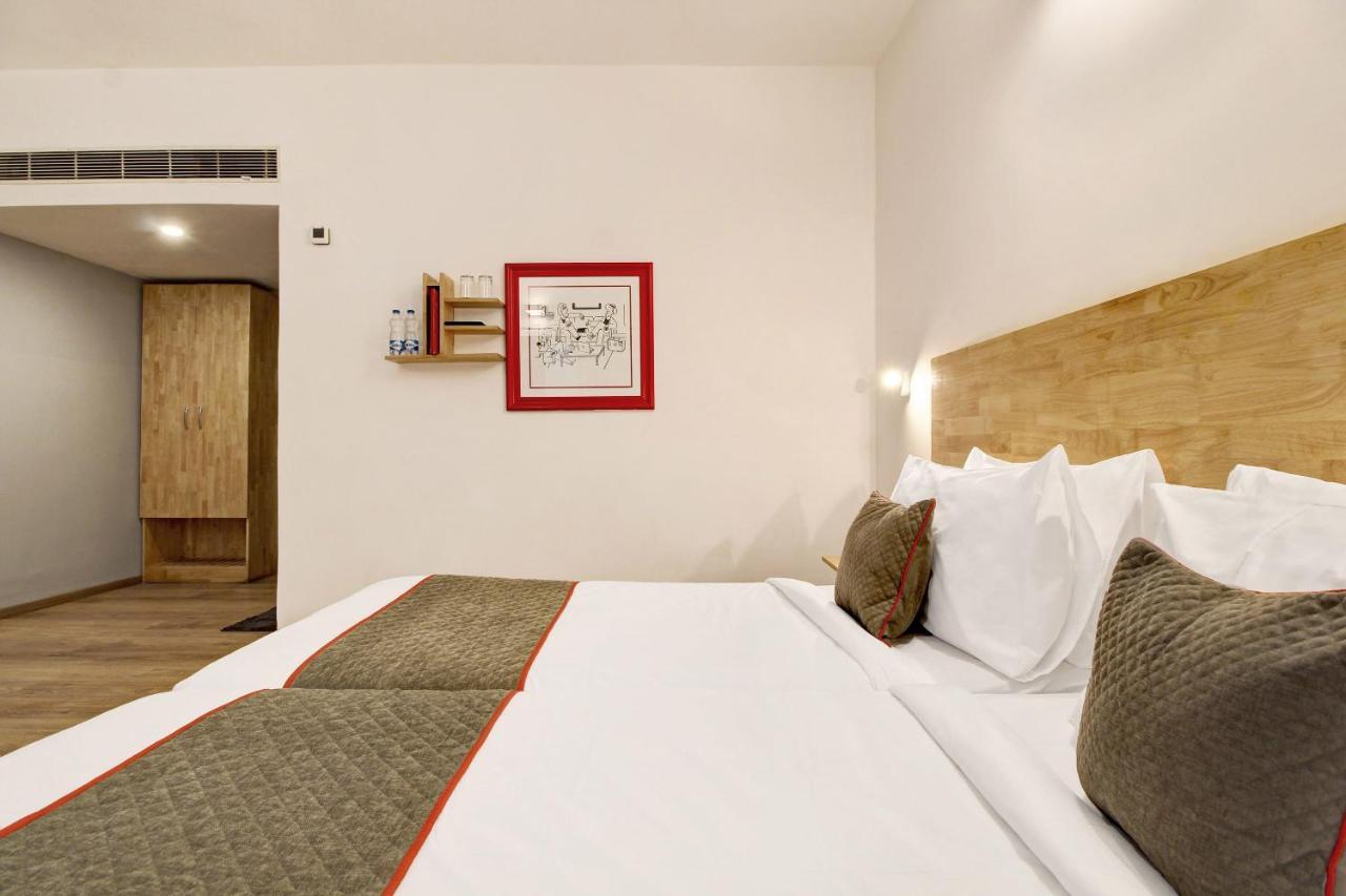 Oyo Townhouse 9 Hitech City Hyderabad Bagian luar foto