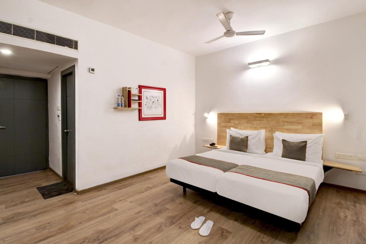 Oyo Townhouse 9 Hitech City Hyderabad Bagian luar foto