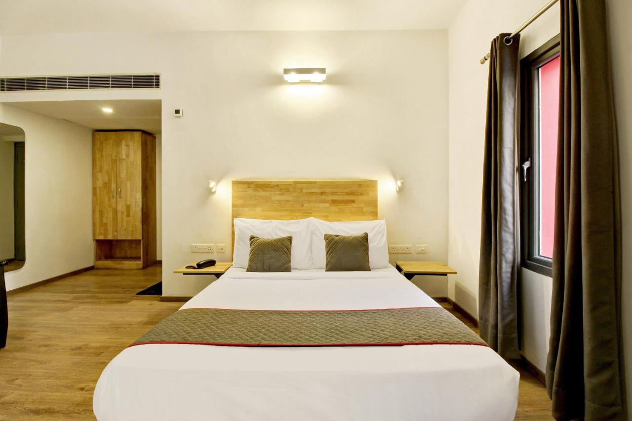Oyo Townhouse 9 Hitech City Hyderabad Bagian luar foto