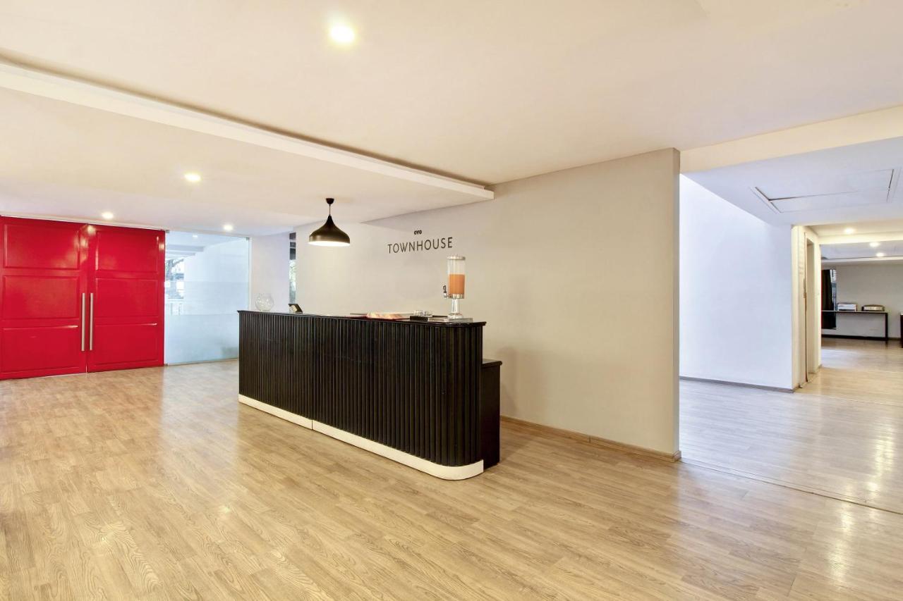 Oyo Townhouse 9 Hitech City Hyderabad Bagian luar foto