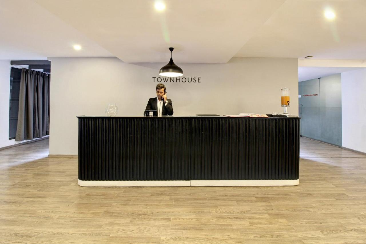Oyo Townhouse 9 Hitech City Hyderabad Bagian luar foto